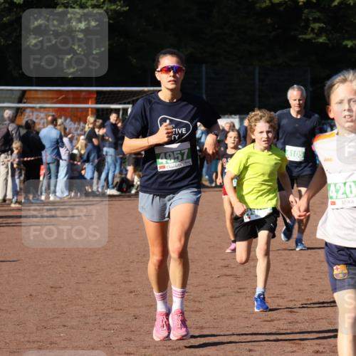 27.09.2026 - 35. Volkslauf durch das schöne Alstertal Strokosch-Dieckow http://msf.ph/oto/10587180 27.09.2026 10:53:27 Ziel 4061, 4083, 4104, 4105, 4201, 4957 meine-sportfotos.de