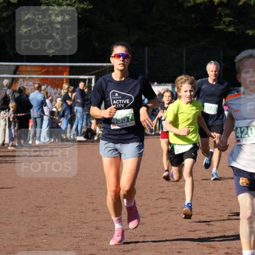 27.09.2026 - 35. Volkslauf durch das schöne Alstertal Strokosch-Dieckow http://msf.ph/oto/10587181 27.09.2026 10:53:27 Ziel 4061, 4083, 4104, 4105, 4201, 4957 meine-sportfotos.de