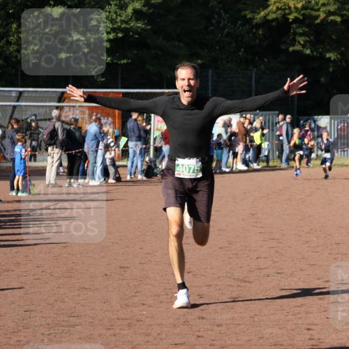 27.09.2026 - 35. Volkslauf durch das schöne Alstertal Strokosch-Dieckow http://msf.ph/oto/10587232 27.09.2026 10:51:59 Ziel 4075, 4082, 4118 meine-sportfotos.de