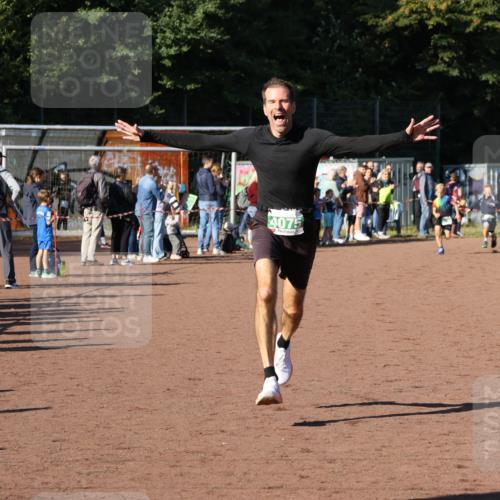 27.09.2026 - 35. Volkslauf durch das schöne Alstertal Strokosch-Dieckow http://msf.ph/oto/10587234 27.09.2026 10:51:59 Ziel 4075, 4082, 4118 meine-sportfotos.de