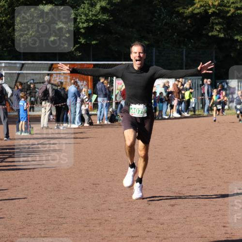 27.09.2026 - 35. Volkslauf durch das schöne Alstertal Strokosch-Dieckow http://msf.ph/oto/10587235 27.09.2026 10:51:59 Ziel 4075, 4082, 4118 meine-sportfotos.de