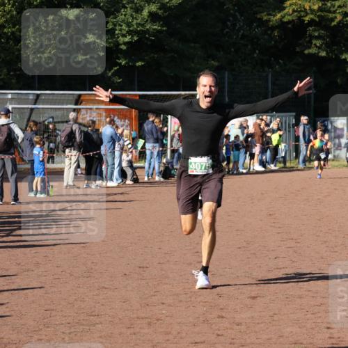 27.09.2026 - 35. Volkslauf durch das schöne Alstertal Strokosch-Dieckow http://msf.ph/oto/10587238 27.09.2026 10:51:59 Ziel 4075, 4082, 4118 meine-sportfotos.de