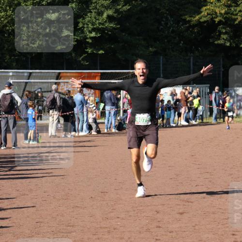27.09.2026 - 35. Volkslauf durch das schöne Alstertal Strokosch-Dieckow http://msf.ph/oto/10587242 27.09.2026 10:51:58 Ziel 4075, 4082, 4118 meine-sportfotos.de