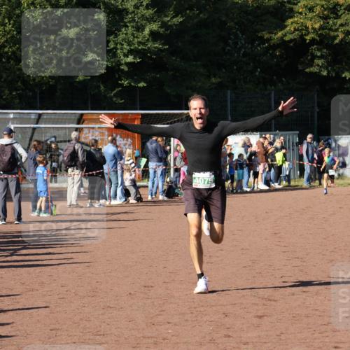 27.09.2026 - 35. Volkslauf durch das schöne Alstertal Strokosch-Dieckow http://msf.ph/oto/10587243 27.09.2026 10:51:58 Ziel 4075, 4082, 4118 meine-sportfotos.de