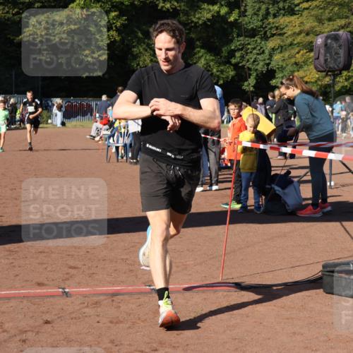 27.09.2026 - 35. Volkslauf durch das schöne Alstertal Strokosch-Dieckow http://msf.ph/oto/10587255 27.09.2026 10:50:48 Ziel 4074, 4119, 4126, 4958 meine-sportfotos.de