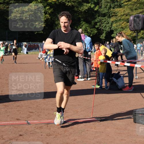 27.09.2026 - 35. Volkslauf durch das schöne Alstertal Strokosch-Dieckow http://msf.ph/oto/10587257 27.09.2026 10:50:48 Ziel 4074, 4119, 4126, 4958 meine-sportfotos.de