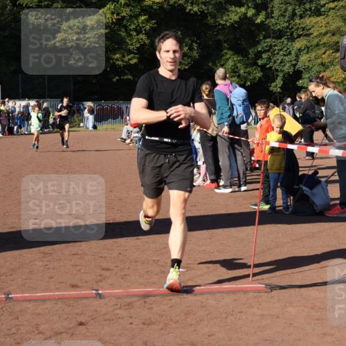 27.09.2026 - 35. Volkslauf durch das schöne Alstertal Strokosch-Dieckow http://msf.ph/oto/10587260 27.09.2026 10:50:48 Ziel 4074, 4119, 4126, 4958 meine-sportfotos.de
