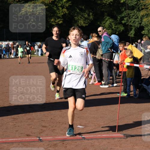 27.09.2026 - 35. Volkslauf durch das schöne Alstertal Strokosch-Dieckow http://msf.ph/oto/10587266 27.09.2026 10:50:46 Ziel 4074, 4119, 4126, 4958 meine-sportfotos.de