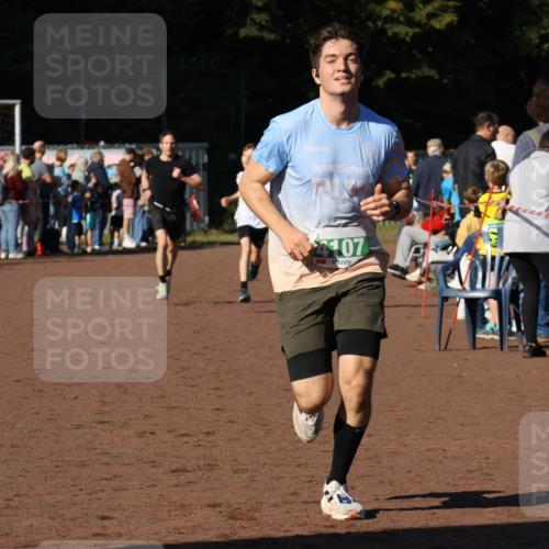 27.09.2026 - 35. Volkslauf durch das schöne Alstertal Strokosch-Dieckow http://msf.ph/oto/10587268 27.09.2026 10:50:41 Ziel 4107, 4126, 4958 meine-sportfotos.de