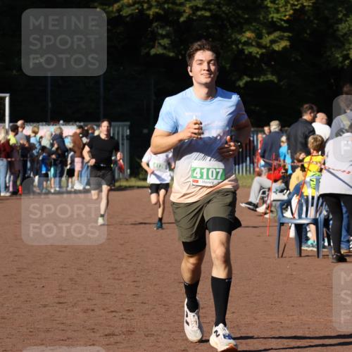 27.09.2026 - 35. Volkslauf durch das schöne Alstertal Strokosch-Dieckow http://msf.ph/oto/10587271 27.09.2026 10:50:40 Ziel 4107, 4126, 4958 meine-sportfotos.de