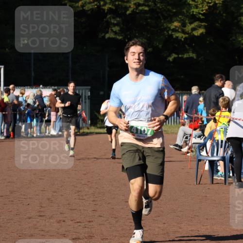 27.09.2026 - 35. Volkslauf durch das schöne Alstertal Strokosch-Dieckow http://msf.ph/oto/10587273 27.09.2026 10:50:40 Ziel 4107, 4126, 4958 meine-sportfotos.de