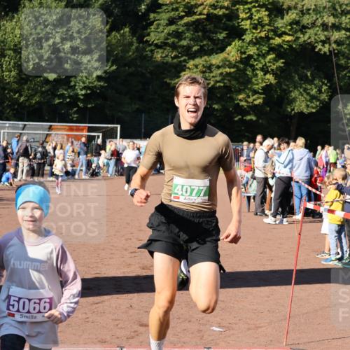 27.09.2026 - 35. Volkslauf durch das schöne Alstertal Strokosch-Dieckow http://msf.ph/oto/10587296 27.09.2026 10:49:15 Ziel 4077, 5057, 5065, 5066, 5067 meine-sportfotos.de