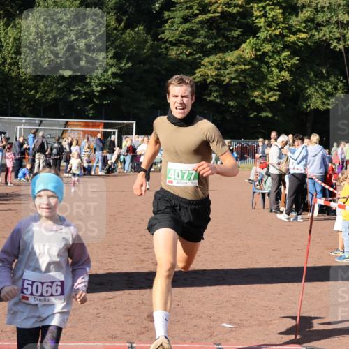 27.09.2026 - 35. Volkslauf durch das schöne Alstertal Strokosch-Dieckow http://msf.ph/oto/10587298 27.09.2026 10:49:15 Ziel 4077, 5057, 5065, 5066, 5067 meine-sportfotos.de