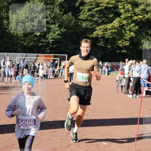 27.09.2026 - 35. Volkslauf durch das schöne Alstertal Strokosch-Dieckow http://msf.ph/oto/10587300 27.09.2026 10:49:15 Ziel 4077, 5057, 5065, 5066, 5067 meine-sportfotos.de
