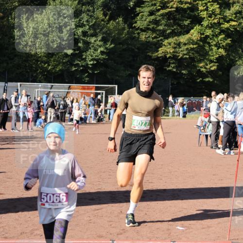 27.09.2026 - 35. Volkslauf durch das schöne Alstertal Strokosch-Dieckow http://msf.ph/oto/10587301 27.09.2026 10:49:15 Ziel 4077, 5057, 5065, 5066, 5067 meine-sportfotos.de