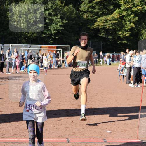 27.09.2026 - 35. Volkslauf durch das schöne Alstertal Strokosch-Dieckow http://msf.ph/oto/10587303 27.09.2026 10:49:15 Ziel 4077, 5057, 5065, 5066, 5067 meine-sportfotos.de