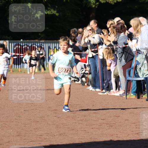 27.09.2026 - 35. Volkslauf durch das schöne Alstertal Strokosch-Dieckow http://msf.ph/oto/10587337 27.09.2026 10:42:27 Ziel 6972 meine-sportfotos.de