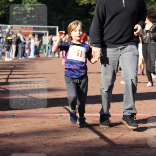 27.09.2026 - 35. Volkslauf durch das schöne Alstertal Strokosch-Dieckow http://msf.ph/oto/10587409 27.09.2026 10:43:04 Ziel 6015 meine-sportfotos.de