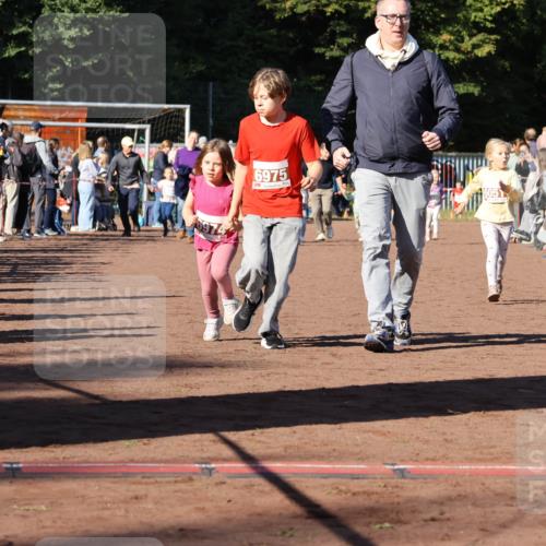 27.09.2026 - 35. Volkslauf durch das schöne Alstertal Strokosch-Dieckow http://msf.ph/oto/10587417 27.09.2026 10:43:06 Ziel 6975, 6051 meine-sportfotos.de