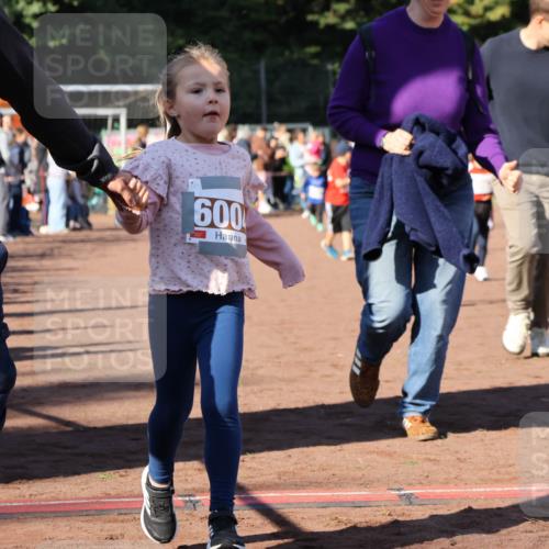27.09.2026 - 35. Volkslauf durch das schöne Alstertal Strokosch-Dieckow http://msf.ph/oto/10587430 27.09.2026 10:43:21 Ziel 600 meine-sportfotos.de