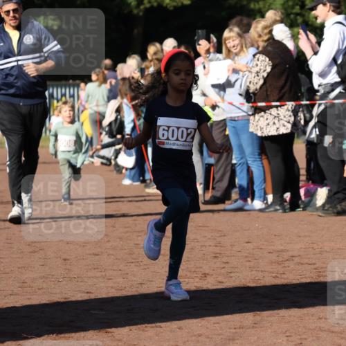 27.09.2026 - 35. Volkslauf durch das schöne Alstertal Strokosch-Dieckow http://msf.ph/oto/10587448 27.09.2026 10:43:32 Ziel 6002, 60 meine-sportfotos.de