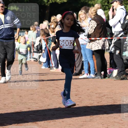 27.09.2026 - 35. Volkslauf durch das schöne Alstertal Strokosch-Dieckow http://msf.ph/oto/10587450 27.09.2026 10:43:32 Ziel 6062, 6002 meine-sportfotos.de