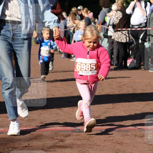 27.09.2026 - 35. Volkslauf durch das schöne Alstertal Strokosch-Dieckow http://msf.ph/oto/10587464 27.09.2026 10:43:44 Ziel 6041, 6985 meine-sportfotos.de