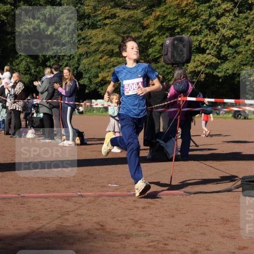 27.09.2026 - 35. Volkslauf durch das schöne Alstertal Strokosch-Dieckow http://msf.ph/oto/10587496 27.09.2026 10:44:24 Ziel 5064, 5064 meine-sportfotos.de