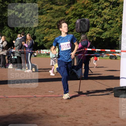 27.09.2026 - 35. Volkslauf durch das schöne Alstertal Strokosch-Dieckow http://msf.ph/oto/10587497 27.09.2026 10:44:24 Ziel 5064, 5064 meine-sportfotos.de