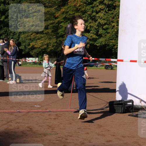 27.09.2026 - 35. Volkslauf durch das schöne Alstertal Strokosch-Dieckow http://msf.ph/oto/10587501 27.09.2026 10:44:24 Ziel 64, 5064 meine-sportfotos.de