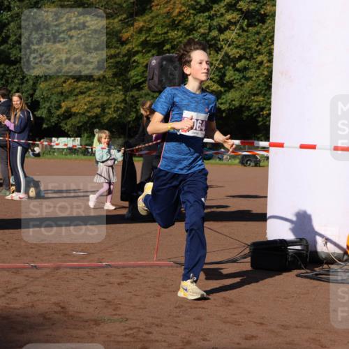 27.09.2026 - 35. Volkslauf durch das schöne Alstertal Strokosch-Dieckow http://msf.ph/oto/10587502 27.09.2026 10:44:24 Ziel 064, 5064 meine-sportfotos.de