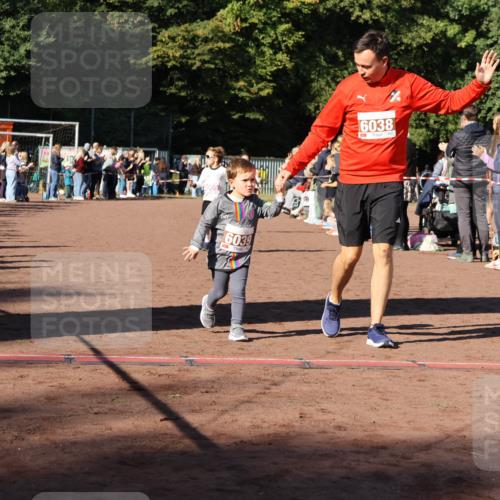 27.09.2026 - 35. Volkslauf durch das schöne Alstertal Strokosch-Dieckow http://msf.ph/oto/10587505 27.09.2026 10:44:32 Ziel 6039, 6038, 5003, 5005, 5032 meine-sportfotos.de