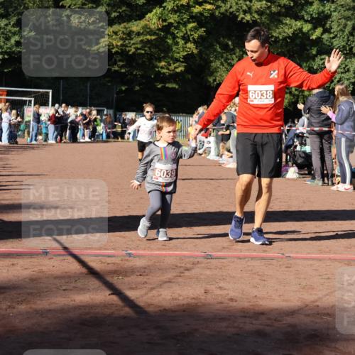 27.09.2026 - 35. Volkslauf durch das schöne Alstertal Strokosch-Dieckow http://msf.ph/oto/10587507 27.09.2026 10:44:32 Ziel 5005, 6039, 6038, 5003, 5005, 5032 meine-sportfotos.de