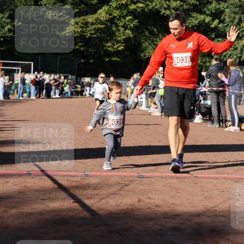 27.09.2026 - 35. Volkslauf durch das schöne Alstertal Strokosch-Dieckow http://msf.ph/oto/10587510 27.09.2026 10:44:33 Ziel 5005, 6039, 6038, 5003, 5005, 5032 meine-sportfotos.de