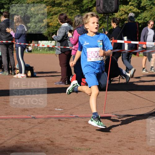 27.09.2026 - 35. Volkslauf durch das schöne Alstertal Strokosch-Dieckow http://msf.ph/oto/10587529 27.09.2026 10:44:42 Ziel 500, 5003, 5020, 5036, 5043, 5982 meine-sportfotos.de