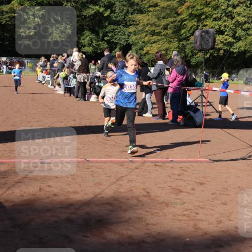 27.09.2026 - 35. Volkslauf durch das schöne Alstertal Strokosch-Dieckow http://msf.ph/oto/10587531 27.09.2026 10:44:45 Ziel 5036, 5020, 5036, 5043, 5982 meine-sportfotos.de