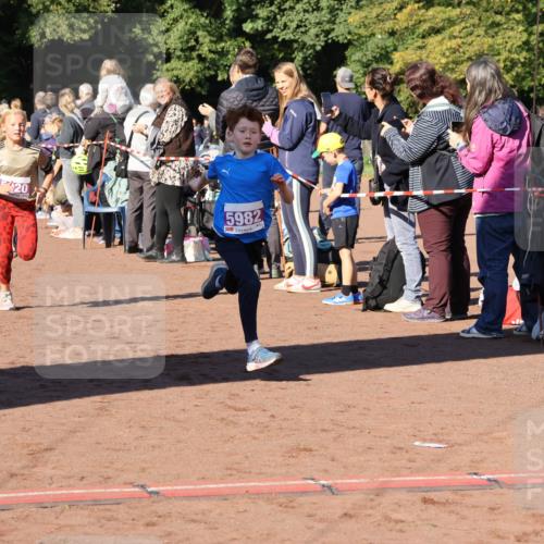 27.09.2026 - 35. Volkslauf durch das schöne Alstertal Strokosch-Dieckow http://msf.ph/oto/10587536 27.09.2026 10:44:48 Ziel 20, 5982, 5020, 5036, 5043, 5047, 5982 meine-sportfotos.de