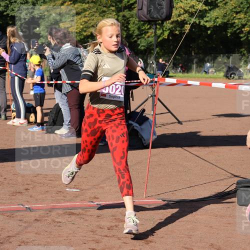 27.09.2026 - 35. Volkslauf durch das schöne Alstertal Strokosch-Dieckow http://msf.ph/oto/10587548 27.09.2026 10:44:50 Ziel 020, 598, 5020, 5047, 5982 meine-sportfotos.de
