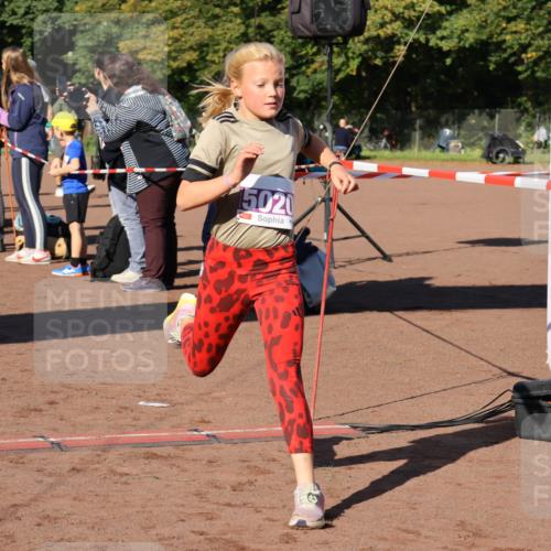 27.09.2026 - 35. Volkslauf durch das schöne Alstertal Strokosch-Dieckow http://msf.ph/oto/10587549 27.09.2026 10:44:51 Ziel 15020, 59, 5020, 5047, 5982 meine-sportfotos.de