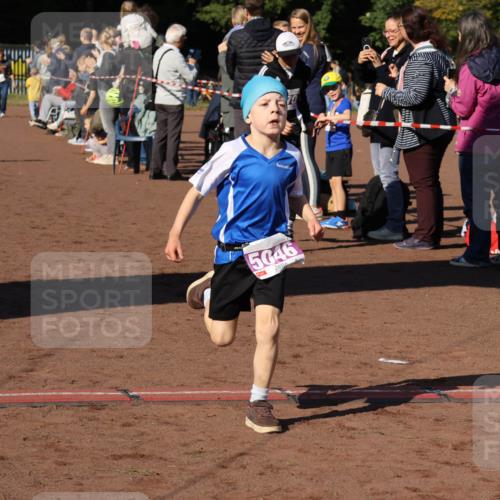 27.09.2026 - 35. Volkslauf durch das schöne Alstertal Strokosch-Dieckow http://msf.ph/oto/10587563 27.09.2026 10:45:04 Ziel 70, 5046, 5006, 5046, 5970 meine-sportfotos.de