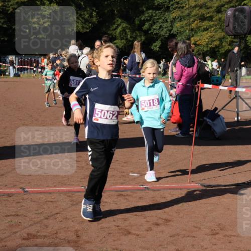 27.09.2026 - 35. Volkslauf durch das schöne Alstertal Strokosch-Dieckow http://msf.ph/oto/10587584 27.09.2026 10:45:29 Ziel 5017, 5018, 5062, 5017, 5018, 5060, 5062 meine-sportfotos.de