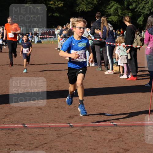 27.09.2026 - 35. Volkslauf durch das schöne Alstertal Strokosch-Dieckow http://msf.ph/oto/10587604 27.09.2026 10:45:43 Ziel 506, 5070, 5974, 30, 5030, 5069, 5070, 5974 meine-sportfotos.de