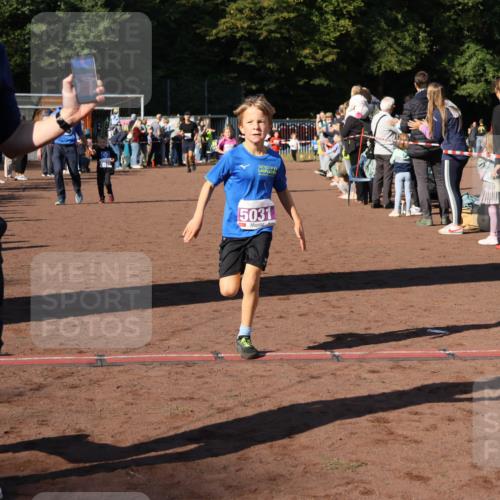 27.09.2026 - 35. Volkslauf durch das schöne Alstertal Strokosch-Dieckow http://msf.ph/oto/10587618 27.09.2026 10:45:54 Ziel 5031, 5031, 5068, 5075 meine-sportfotos.de