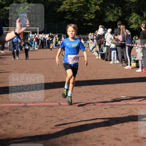 27.09.2026 - 35. Volkslauf durch das schöne Alstertal Strokosch-Dieckow http://msf.ph/oto/10587620 27.09.2026 10:45:54 Ziel 5031, 5031, 5068, 5075 meine-sportfotos.de