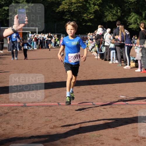 27.09.2026 - 35. Volkslauf durch das schöne Alstertal Strokosch-Dieckow http://msf.ph/oto/10587621 27.09.2026 10:45:54 Ziel 5031, 5031, 5068, 5075 meine-sportfotos.de