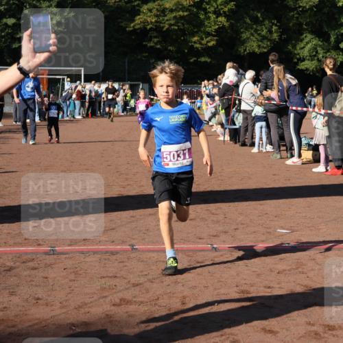 27.09.2026 - 35. Volkslauf durch das schöne Alstertal Strokosch-Dieckow http://msf.ph/oto/10587623 27.09.2026 10:45:54 Ziel 5031, 5031, 5068, 5075 meine-sportfotos.de