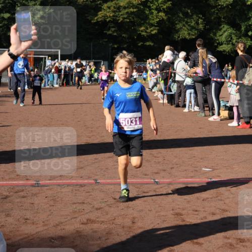 27.09.2026 - 35. Volkslauf durch das schöne Alstertal Strokosch-Dieckow http://msf.ph/oto/10587624 27.09.2026 10:45:55 Ziel 5031, 5031, 5068, 5075 meine-sportfotos.de
