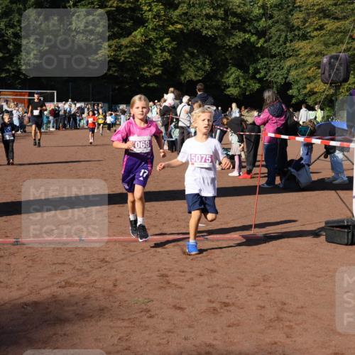 27.09.2026 - 35. Volkslauf durch das schöne Alstertal Strokosch-Dieckow http://msf.ph/oto/10587625 27.09.2026 10:46:00 Ziel 068, 5075, 5038, 5068, 5075, 5980 meine-sportfotos.de