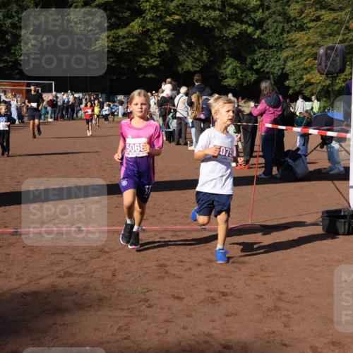 27.09.2026 - 35. Volkslauf durch das schöne Alstertal Strokosch-Dieckow http://msf.ph/oto/10587629 27.09.2026 10:46:01 Ziel 5068, 075, 5022, 5038, 5068, 5075, 5980 meine-sportfotos.de