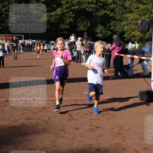27.09.2026 - 35. Volkslauf durch das schöne Alstertal Strokosch-Dieckow http://msf.ph/oto/10587630 27.09.2026 10:46:01 Ziel 5068, 5075, 5022, 5038, 5068, 5075, 5980 meine-sportfotos.de